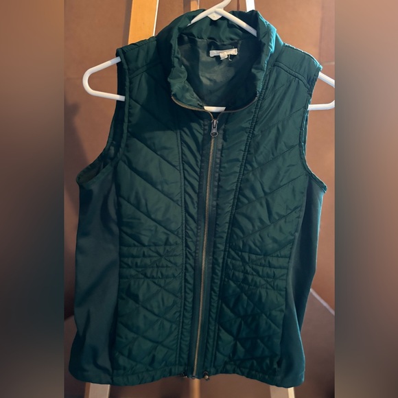 🎆Bundle 5 for $20🎆 Maurices Dark Green Quilted Vest - Picture 1 of 3